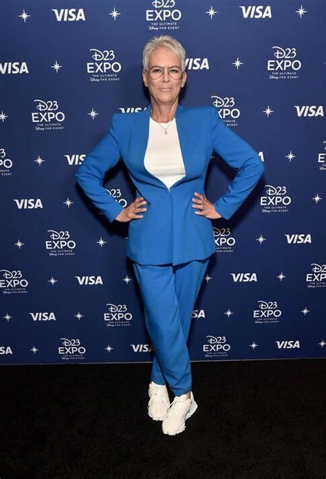 Jamie Lee Curtis, 64, in her bustiest display yet as she shares。